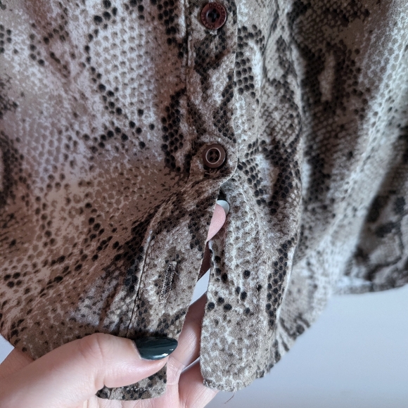 Alexander Jordan Snake Print Crop Casual Button Up - Picture 5 of 7